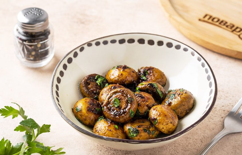 1. Этап. Шампиньоны в соусе карри: Подавать грибы можно с мелко порезанной зеленью. Приятного аппетита!