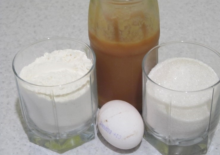 1. Этап. Рулет с вареной сгущенкой: 1. Для приготовления блюда берем все необходимые продукты.