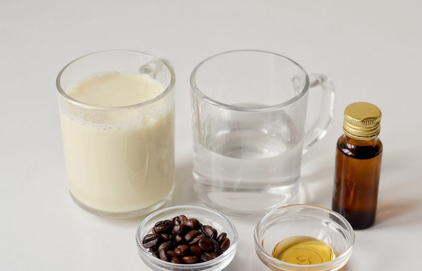 1. Этап. Ванильный латте: Подготовьте все ингредиенты.