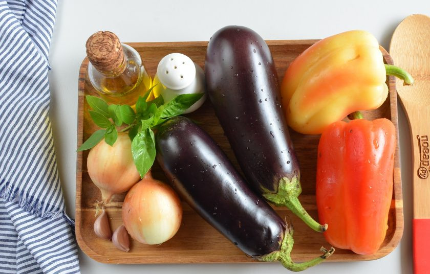 1. Этап. Эскаливада: Подготовьте овощи, все тщательно вымойте, обсушите. Приступим!