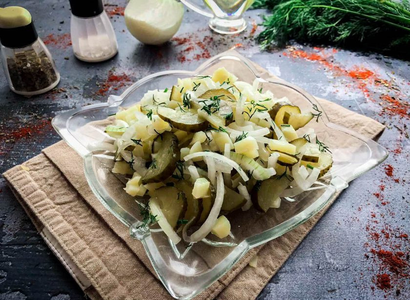 1. Этап. Салат из маринованных огурцов с луком: Салат из маринованных огурцов с луком готов. Приятного аппетита!