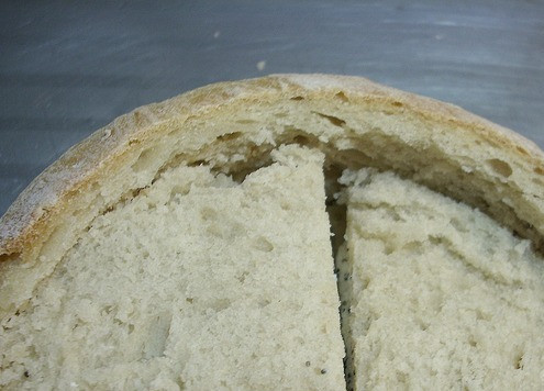 1. Этап. Хлеб-сюрприз: Укладываем готовые бутерброды в хлебный каркас.