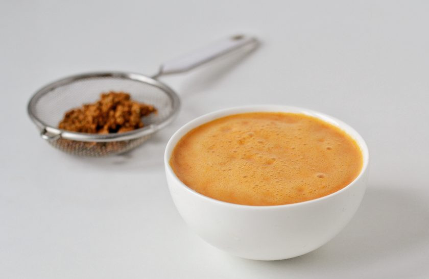 1. Этап. Сироп из облепихи на зиму: Процедите с помощью сита или марли от косточек.