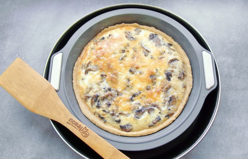 1. Этап. Грибной тарт: Выпекайте тарт в духовке, разогретой до 175-180 градусов, 40-45 минут. Время выпекания зависит от вашей духовки.