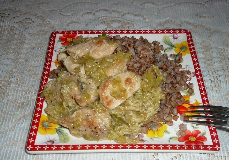 1. Этап. Кабачки, тушенные с курицей: Потом посолите горячее при необходимости и подавайте. Приятного аппетита!