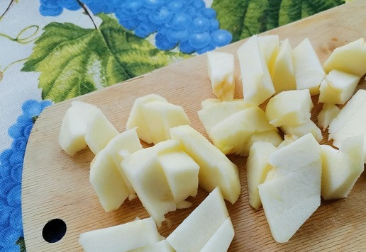 1. Этап. Смузи Рыженький: яблоко кусочками.