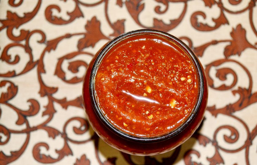 1. Этап. Бабушкина аджика: Готовую аджику разлейте по стерилизованным баночкам и закатайте. Оставьте до полного остывания вверх дном, а после уберите в прохладное и темное место.