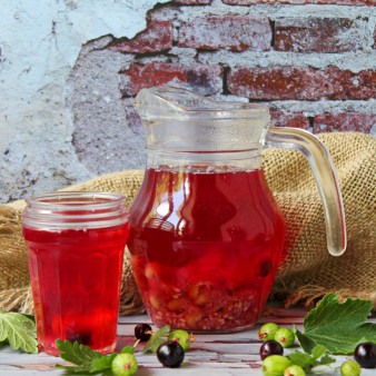 Компот из смородины и крыжовника