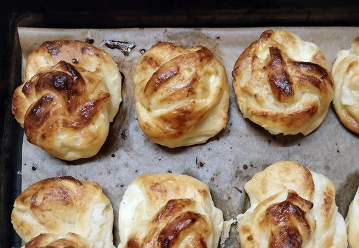 1. Этап. Булочки Клубочек с творожным сыром: Выпекать 15-20 минут при 180 С.