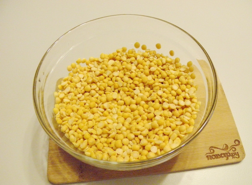 1. Этап. Постная колбаса: Отмерьте горох. Я варила двойную порцию, поэтому количество продуктов умножила на 2. Горох переберите от мусора и порченных зерен и тщательно промойте до чистой воды.