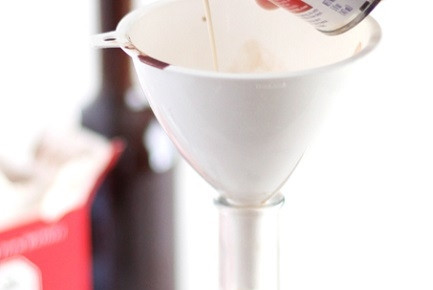 1. Этап. Шоколадный ликер: 3. Перелейте ликер в бутылку. Для более сливочного вкуса рекомендую добавить немного сгущенки. Готовый ликер закройте крышкой и уберите в холодильник. Это вкусный напиток, который наверняка оценят не только девушки!