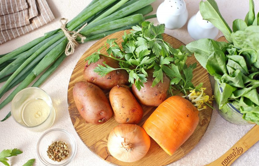 1. Этап. Суп весенний: Подготовьте все ингредиенты. Помимо щавеля можно использовать любую свежую зелень с грядки.