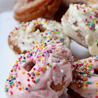 Простой рецепт пончиков без дрожжей