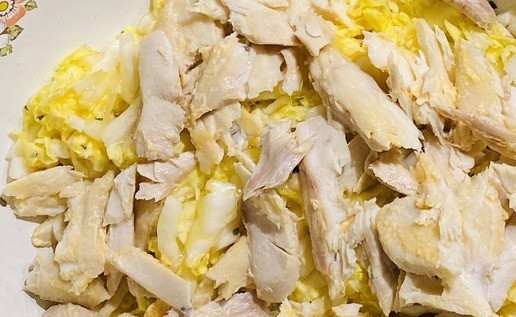 1. Этап. Рыбная запеканка с пекинской капустой: Рыба у меня приготовлена на пару, добавить к капусте, перемешать