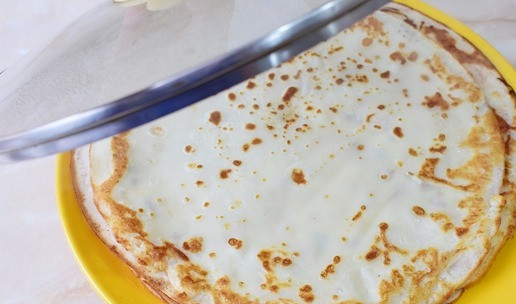 1. Этап. Блины-треугольники с фаршем: Складывайте их под крышку, чтобы они немного пропарились и были мягкие.