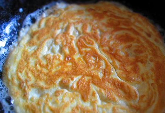 1. Этап. Начинка для бризолей: Жарим блин примерно по минуте с каждой стороны.