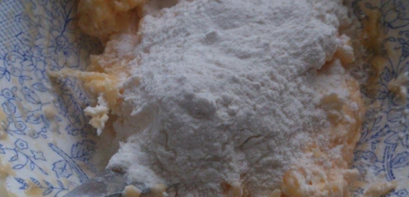 1. Этап. Хачапури ленивые: Хорошо все перемешайте. Теперь добавляем муку постепенно, тоже все перемешиваем.