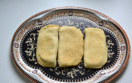 1. Этап. Яблочный торт с коричным кремом: Когда коржи остынут, можно приступать к сборке торта. Выкладывайте по три коржа.