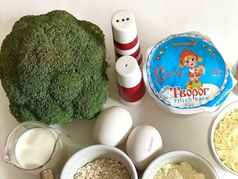 1. Этап. Запеканка с брокколи и творогом: Приготовить ингредиенты. Духовку включить для разогрева на 180*.