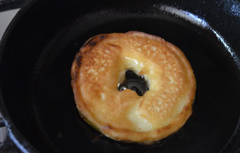 1. Этап. Яблочные оладьи Звездочки: Горячие оладушки снимите с огня, подайте с любимыми сиропами или медом. Приятного!