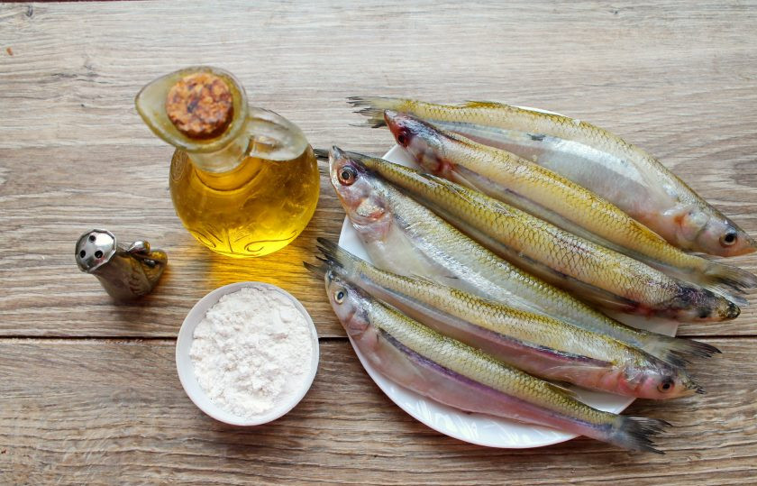 1. Этап. Корюшка жареная: Подготовьте все необходимые ингредиенты для приготовления жареной корюшки.
