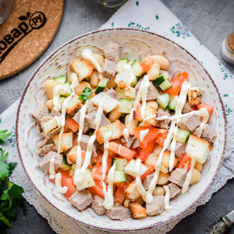 Салат с говядиной и фасолью