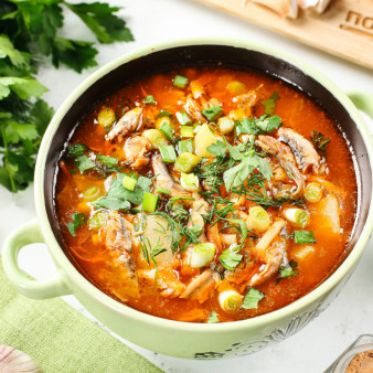 Суп с килькой в томате с вермишелью