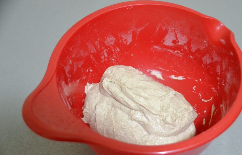 1. Этап. Подовый хлеб: С периодичностью через 30 минут сделайте три обминки, методом 