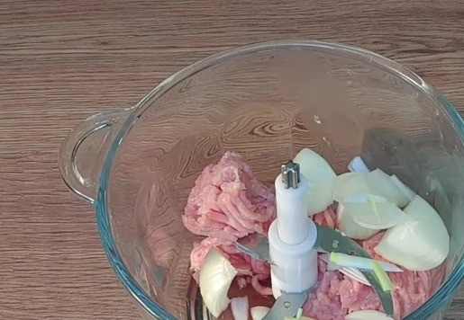 1. Этап. Капустники с индейкой: 4... лук 1 шт,...