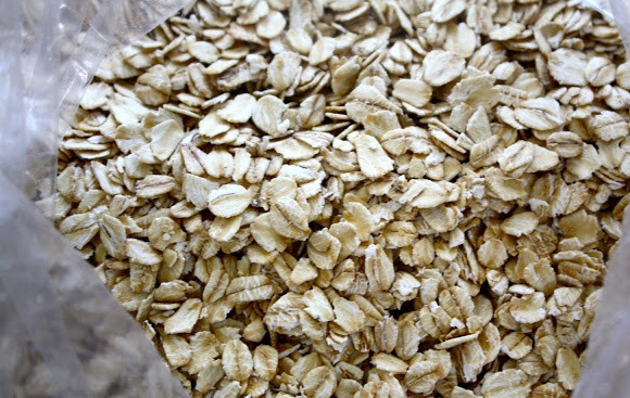 1. Этап. Оладушки из овсянки: 2. Отмерьте еще 3/4 стакана хлопьев.