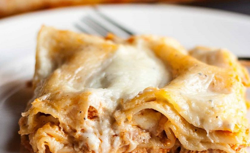 1. Этап. Куриная лазанья: 14. Перед подачей оставьте блюдо на 15 минут, затем нарежьте кусочками и наслаждайтесь.