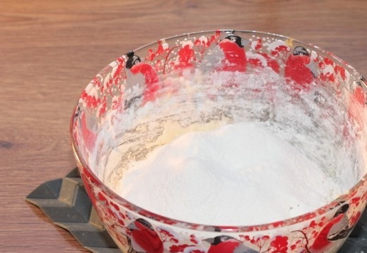 1. Этап. По мотивам кребли или вергуны: 5. Постепенно добавляя оставшуюся просеянную муку (1/3 ч),...