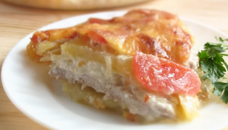 1. Этап. Картофель с мясом по-французски: 7. Выпекайте 40 минут при температуре 200 градусов. Подавайте на стол горячим.