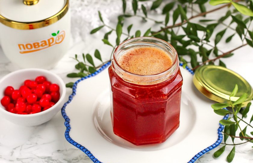 1. Этап. Повидло из калины: Затем ошпарьте банки и крышки кипятком, разлейте в них повидло и закрутите крышки на банках. Остудите и подайте к столу в охлажденном виде. Приятного вам аппетита!