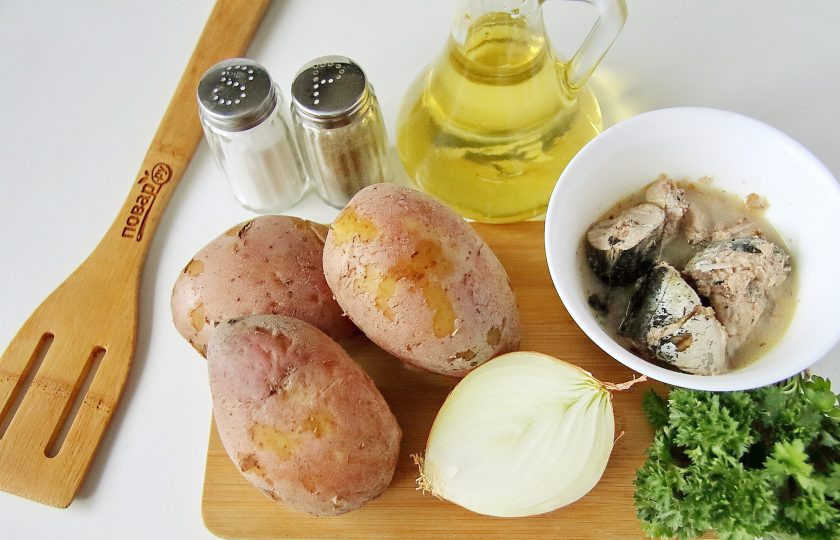 1. Этап. Рыбный салат из консервов с картошкой: Подготовьте все ингредиенты.