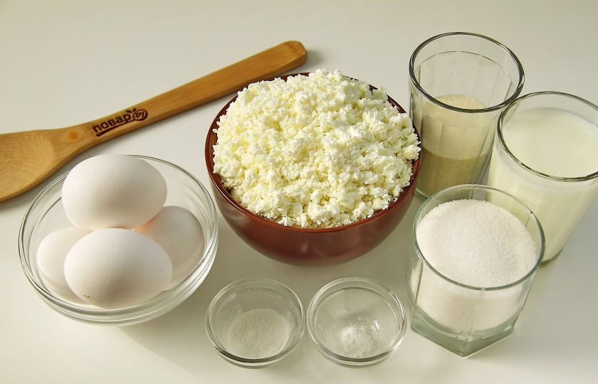 1. Этап. Запеканка из творога с манкой в мультиварке: Подготовьте все ингредиенты.