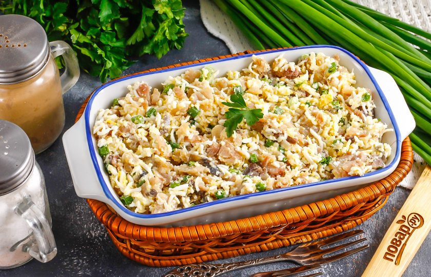 1. Этап. Паштет из копченой рыбы: Выложите паштет в креманки или пиалы и подайте к столу охлажденным.