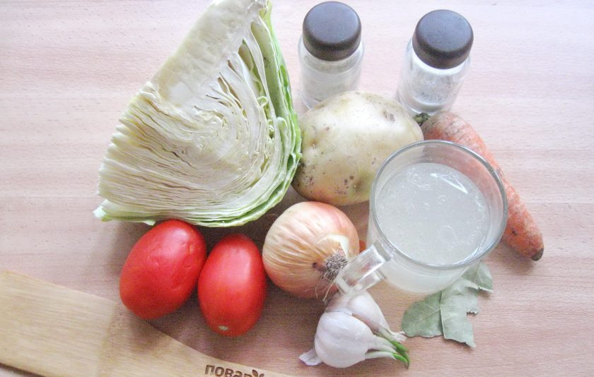 1. Этап. Щи из свежей капусты без зажарки: Подготовьте ингредиенты для приготовления щей.