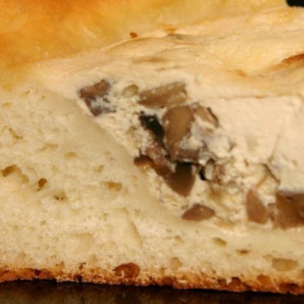 Пирог с грибами и яйцом