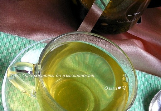 1. Этап. Зеленый чай с водкой: В чашку налейте водку, затем заваренный чай, добавьте сахар, перемешайте.