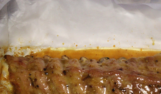 1. Этап. Свиные рёбра в медово-горчичном маринаде: Ещё раз смазываем ребра и ставим запекаться на 10 минут.