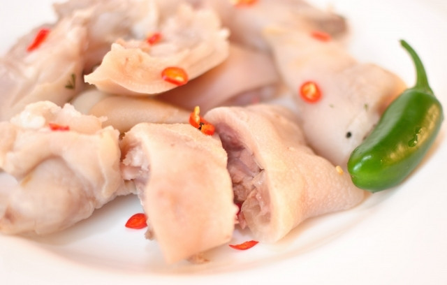 1. Этап. Свиные ножки по-армянски: 7. Вот и все, теперь вы знаете, как сделать свиные ножки по-армянски. Очень аппетитные, пикантные и вкусные.