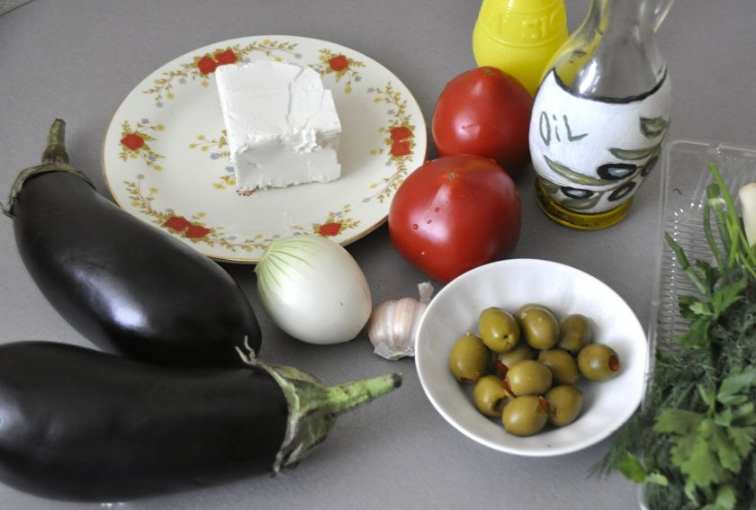 1. Этап. Греческая закуска Мелидзана: Подготовьте ингредиенты.