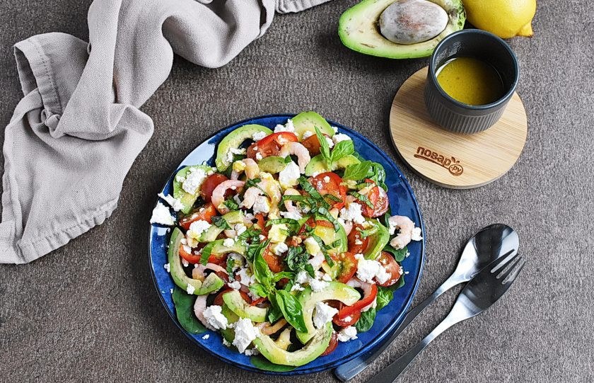 1. Этап. Салат с креветками, авокадо и помидорами черри: Сразу подавайте к столу. При подаче полейте салат остатками заправки. Приятного аппетита!