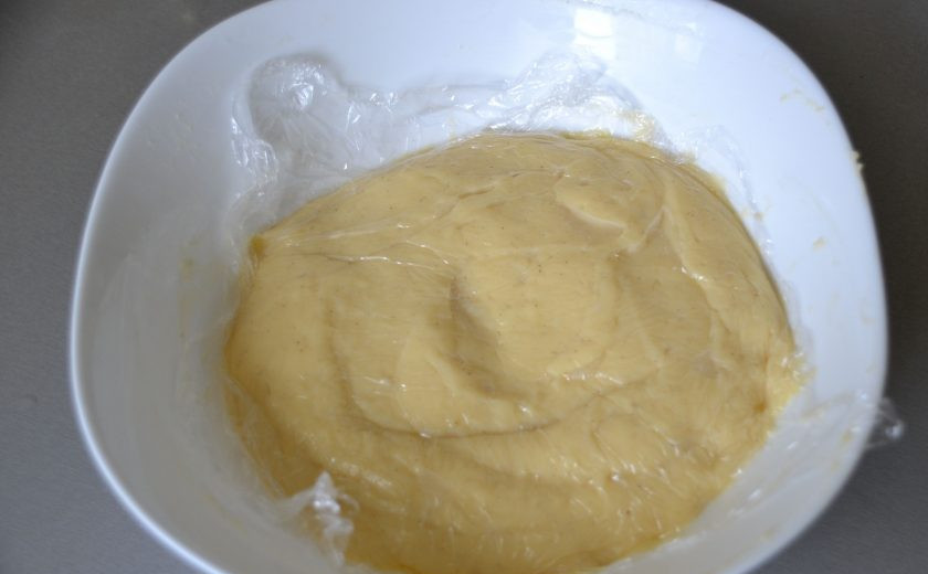 1. Этап. Глазурь для эклеров: Накройте крем 