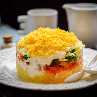 Салат Мимоза с красной рыбой