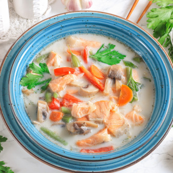 Японский суп с лососем