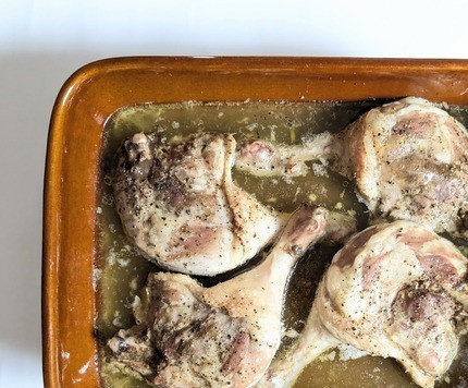 1. Этап. Нежные утиные ножки с ароматным маслом: Запекать в разогретой до 160 © духовке 1 час. Перевернуть и запекать ещё 1 час.