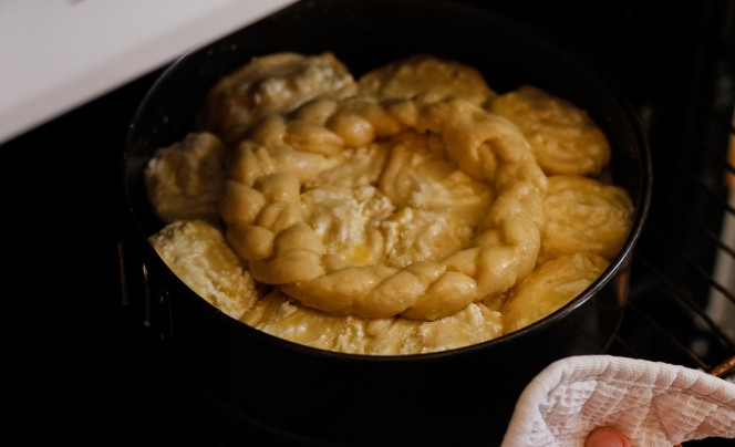 1. Этап. Тутманик: И поставить его в разогретую до 180 градусов духовку на пол часа.