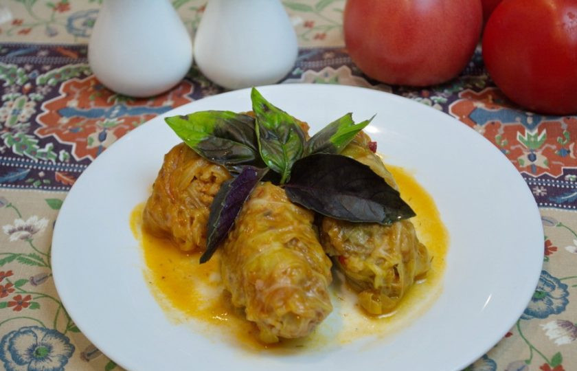 1. Этап. Голубцы с рисом: Подайте голубцы с рисом к столу.